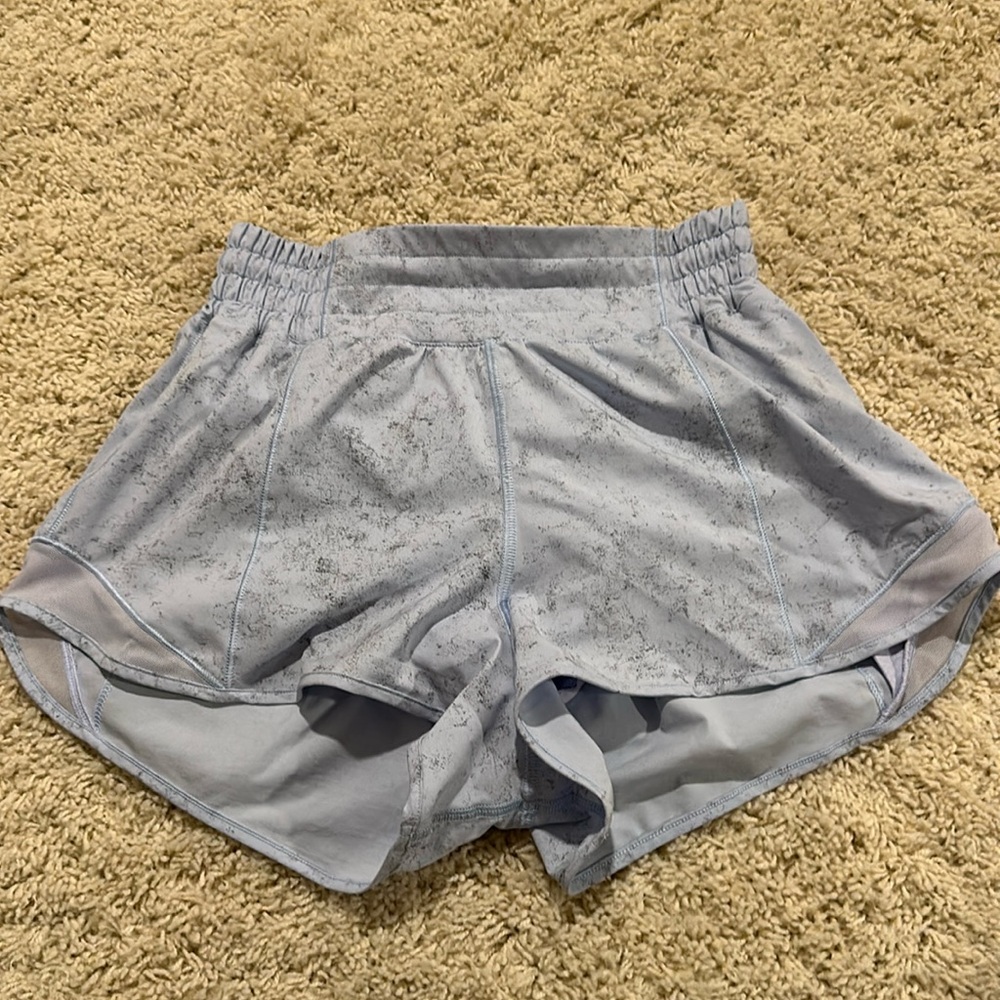 Lululemon high rise 2.5” limited edition light blue and gray hotty hot shorts